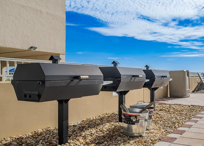 Phoenix Gulf Towers 402 Apartment *